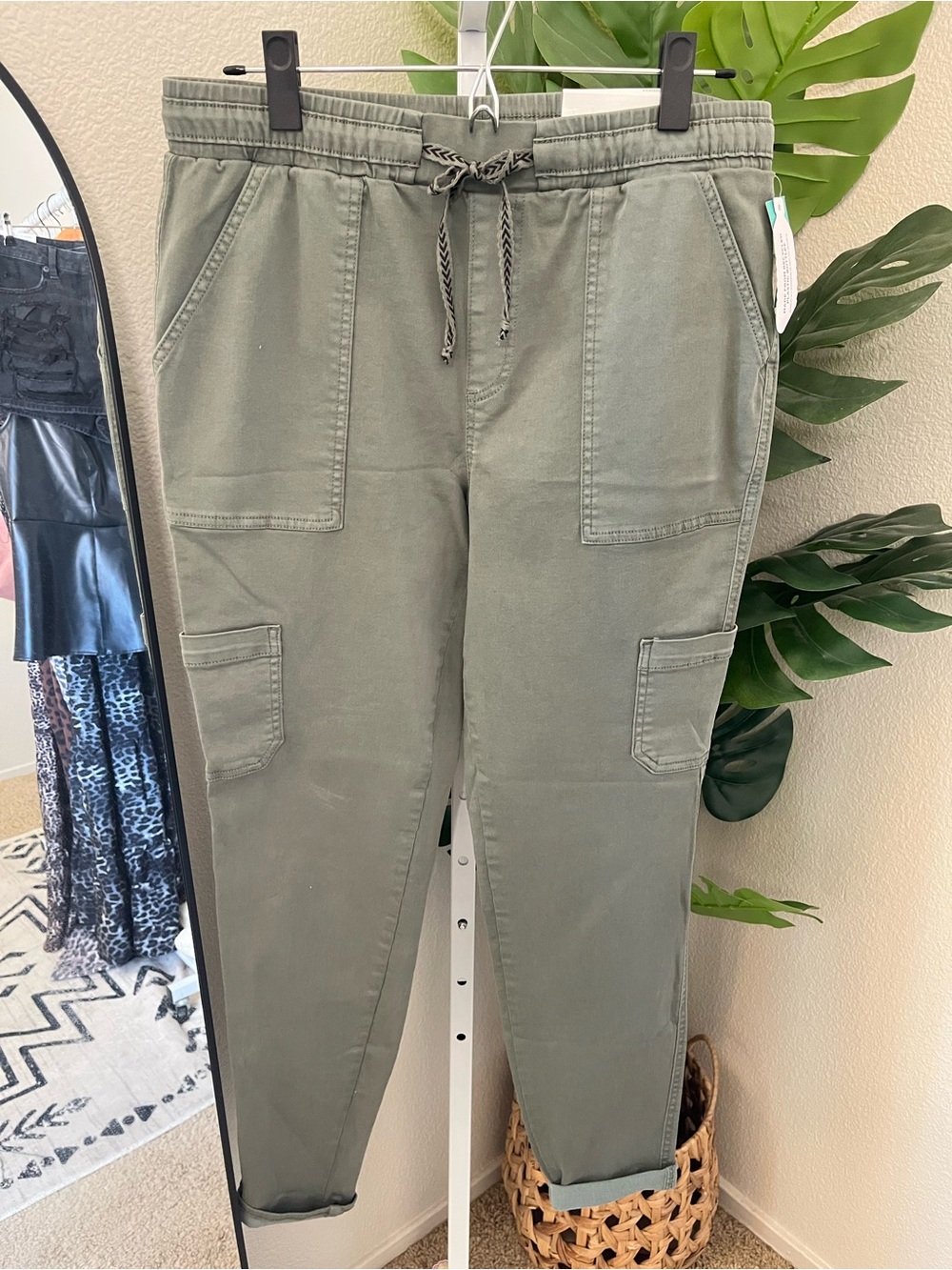 🌿 Maurice’s Weekender Olive Cargo Jogger Pants Medium NWT
